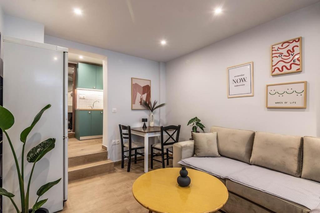 Bourgogne Apartment Атина Екстериор снимка